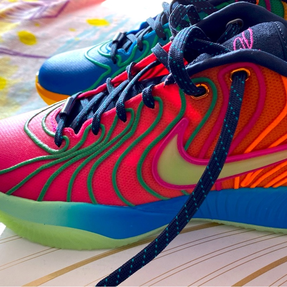 Lebrons tennis shoes